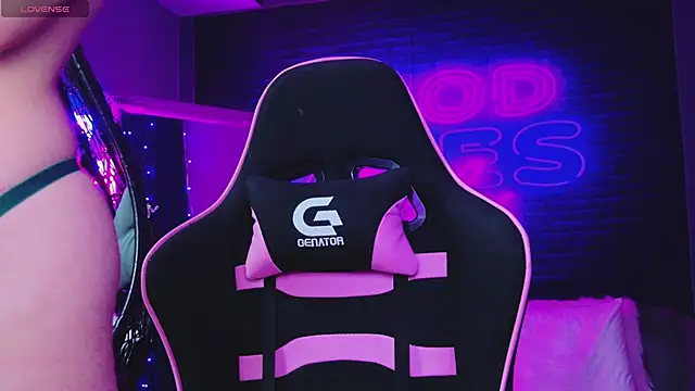 alessiacroft - AlessiaCroft's free webcam - UK Sex Cams