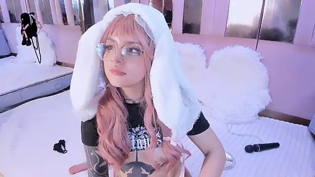 bizzynoar - BizzyNoar's free webcam - UK Sex Cams