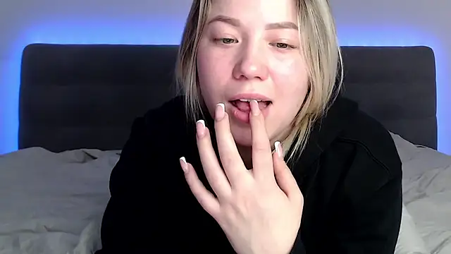 Embersweetbunny webcam