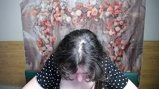 NeonilaLisova webcam