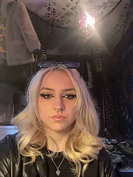 Webcam Model (bambibabyy)  is live.Free join now!