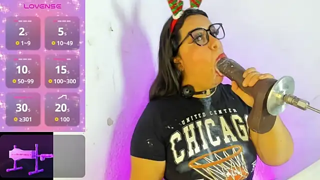 Alanna-sloppy webcam