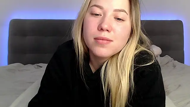 Embersweetbunny webcam