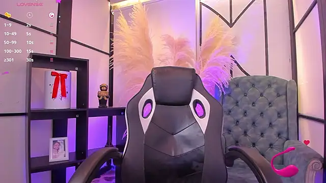 NahomiRichards_ webcam