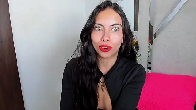 Alana_Hotterr webcam