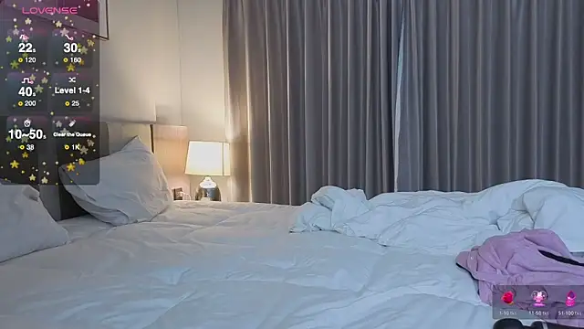 elis_fox (F teen) - COWGIRL ON PILLOW!