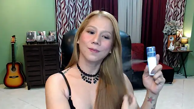 dreamgirlHILARY webcam