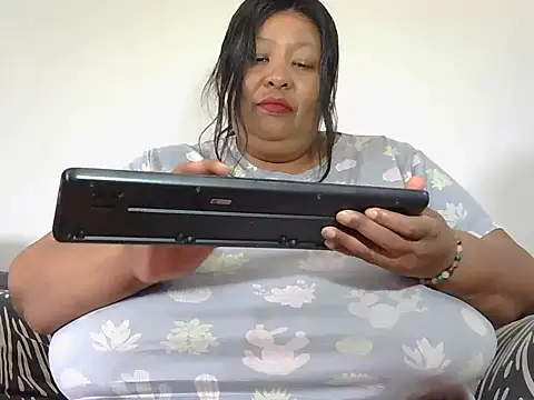 nancy111 (F milf) - make me drip and squirt on my toy