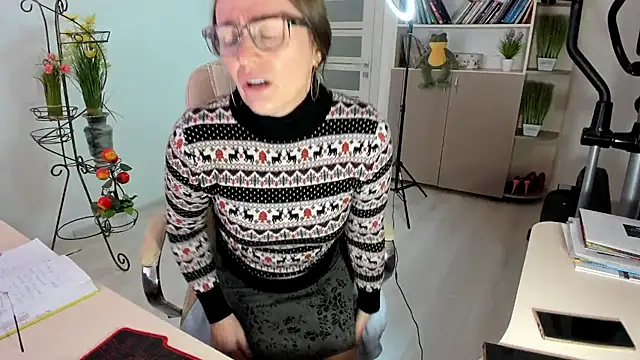 vika73 (F mature) - type - ​menu ​and ​private ​active