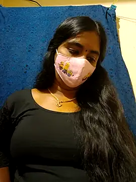 Webcam Model (mini-queen)  is live.Free join now!