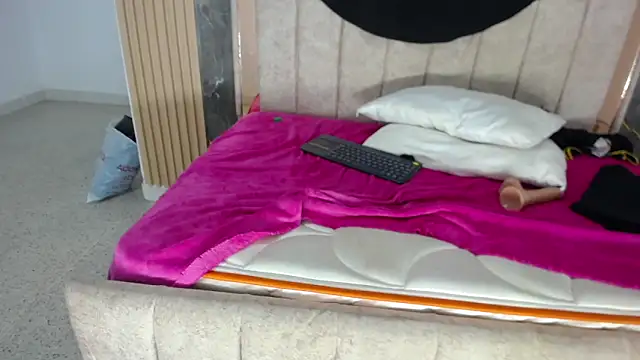 skaylar_95_mylove (F teen) - masturbation x 5 minutes