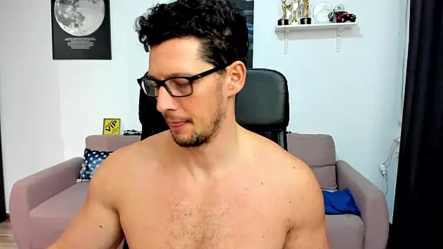 brutusk08 (Ask my age) - Cumshot in freechat !