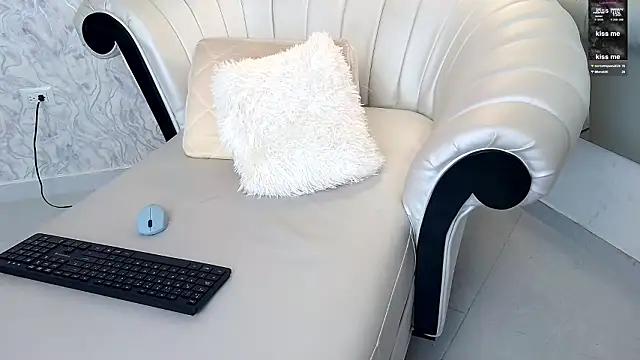 aura_sanders1 - Aura_sanders1's free webcam - UK Sex Cams