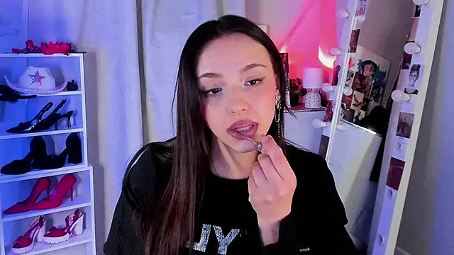 Sahara_Shields webcam