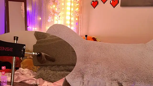 Angel-Lewd-Cake webcam