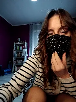 akemi_rossi (F mature) - Outdoor togliamo qualcosa