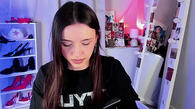 Sahara_Shields webcam