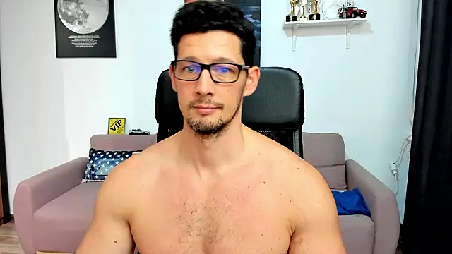 brutusk08 (Ask my age) - Cumshot in freechat !