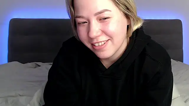 Embersweetbunny webcam