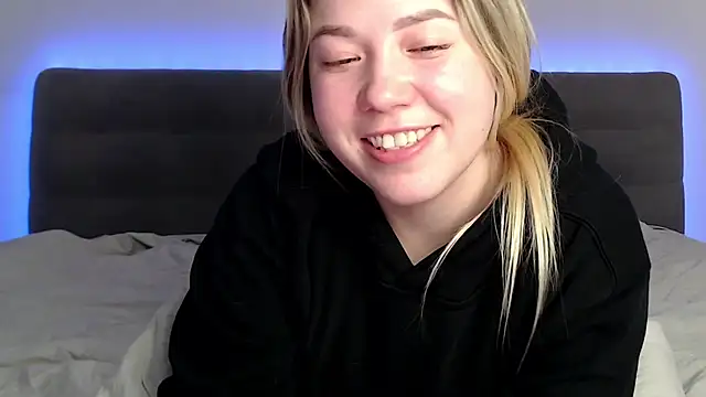 Embersweetbunny webcam