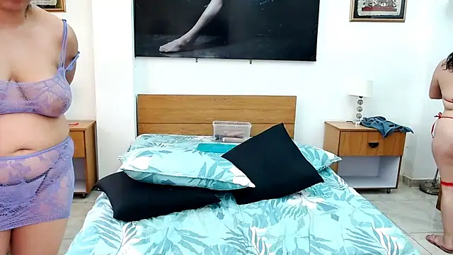 MaloryAndLuna webcam