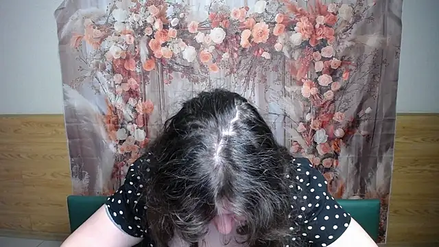 NeonilaLisova webcam