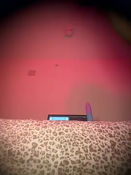 Webcam Model (bhadglitz)  is live.Free join now!