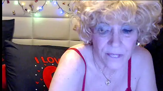 HappyWomanOn webcam