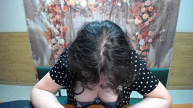 NeonilaLisova webcam