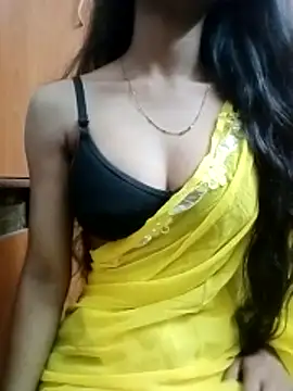 Webcam Model (Roja__)  is live.Free join now!