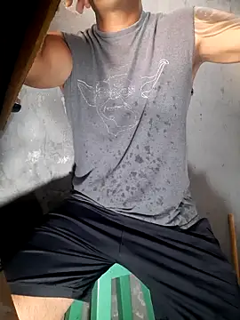 hecwil8 (Ask my age) - desnudo completo en el taller