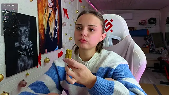 misss_vikk (F young) - Nude and Stockings on all!