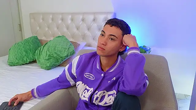 yulian_vasquez - Yulian_vasquez's free webcam