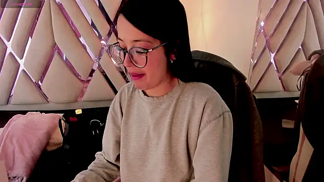 Lovely-martina webcam