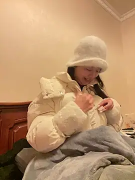 qrooo (F young) - 脱掉内衣直播