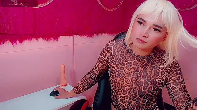 isabella_vogue (T young) - oil show in ass