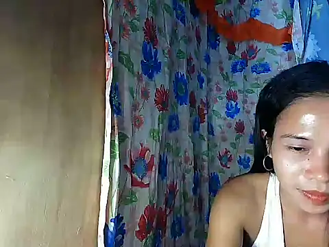 PinaySkinnyGirl webcam