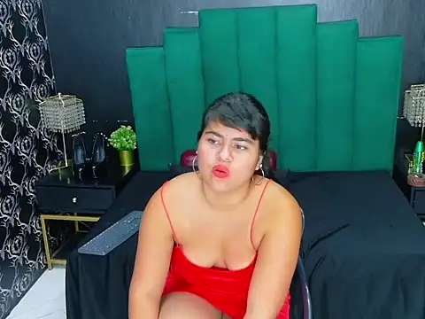NahomiClarkX webcam