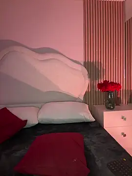 Webcam Model (Sara__collins__)  is live.Free join now!