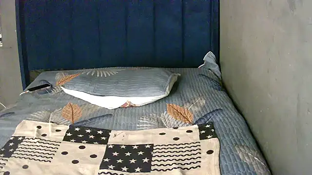 FREAKBARBIE02 webcam