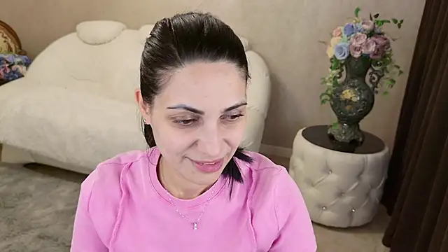 LovelyBeatrice webcam