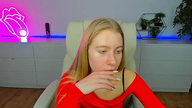 Alina_Blonde webcam