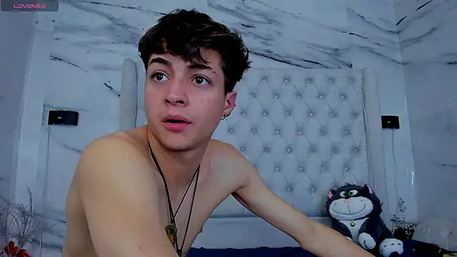 Ari_and_Storm webcam