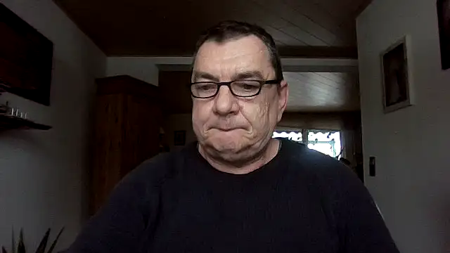 nobbie444 (M mature) - Dildo up the ass