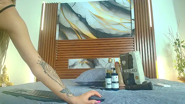 celeste_hot_08 - Celeste_hot_08's free webcam