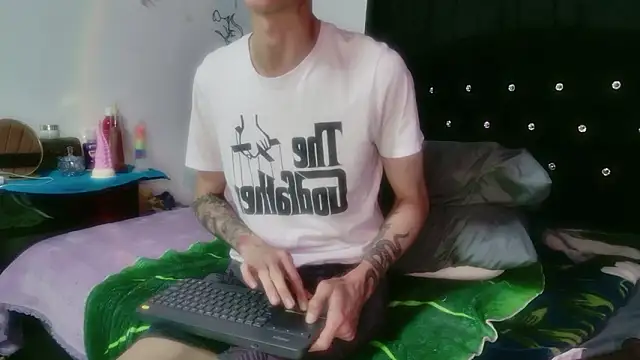 tyler_cat - Tyler_cat's free webcam - UK Sex Cams