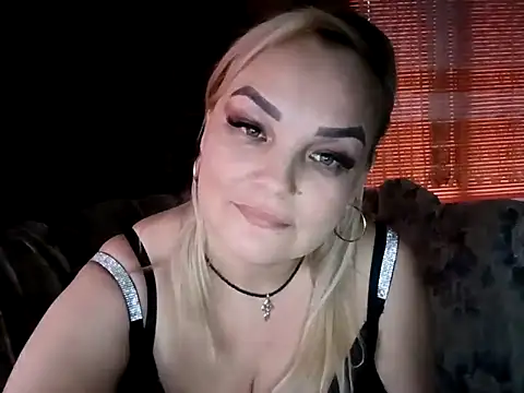 Webcam Model (AureliaLove35)  is live.Free join now!