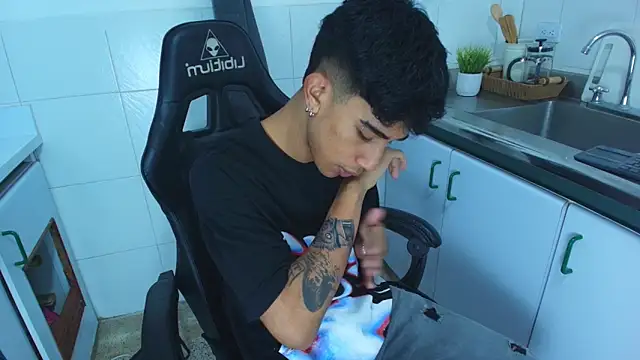 hares_mds (M twink) - take off clothes + get hard