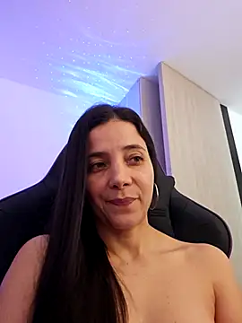 Webcam Model (miaeyes)  is live.Free join now!