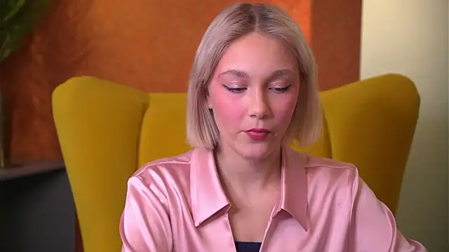 yergara (F teen) - eye contact